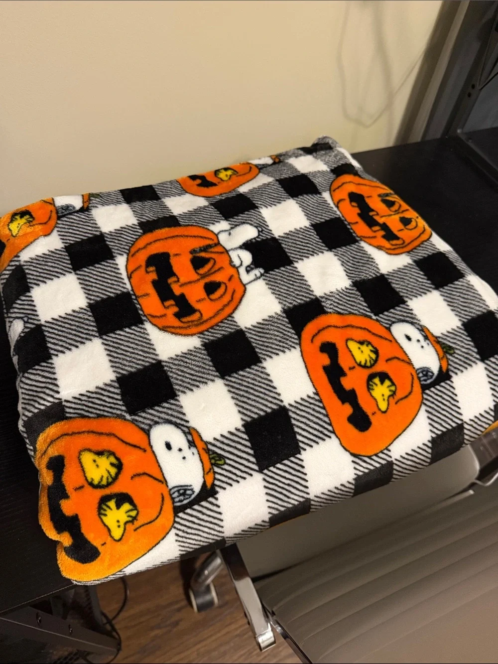 Snoopy Peanuts Halloween Pumpkin Fleece Throw Blanket - Orange & Black